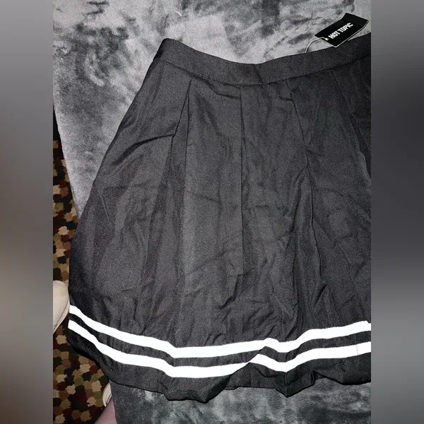Hot Topic Black Pleated Cheer Skirt Size Large New with tag - Image 4