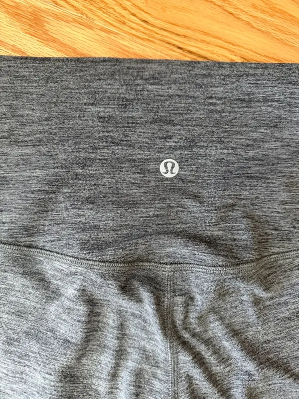 Lululemon Cropped Aligns Gray Heathered Leggings Size 10 | Y2K Capri - Image 3