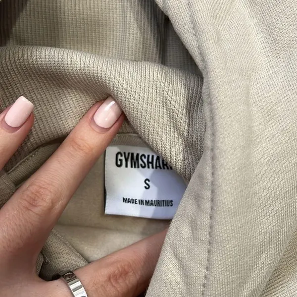 Gymshark pull over cropped hoodie - Image 2