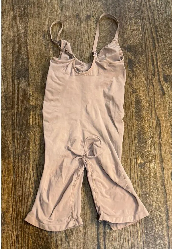 SKIMS 0106 Seamless Sculpt Mid Thigh Bodysuit US Size Small Medium - Image 3