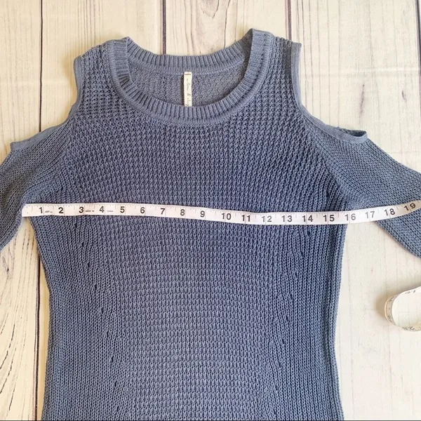 ‎Willow & Clay Cold Shoulder Sweater Tops Small - Image 7