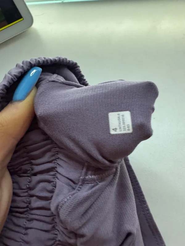 Lululemon Shorts 2.5" Hotty Hot Low-Rise - Image 2