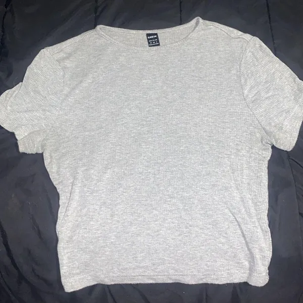 Gray and Cream Short Sleeve Tops - Image 4