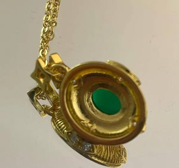 Classic Gold Color Simulation Emerald Pendant Fashion Necklace - Image 4