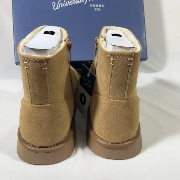 Universal Threads May Suede Ankle Boot Women 9 Tan W/Faux Fur‎ Memory Foam Snow - Image 4