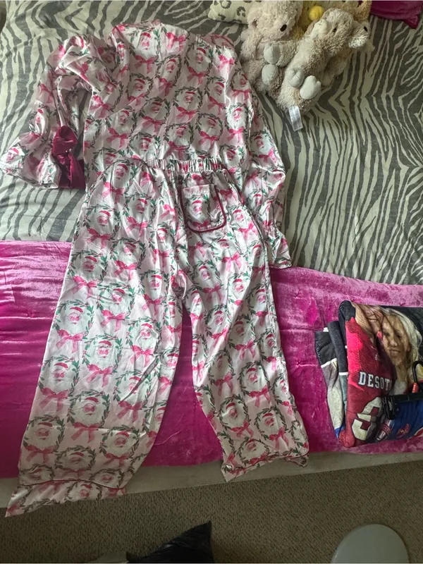 Pink Bow Floral Satin Robe with Velvet Trim - Image 3
