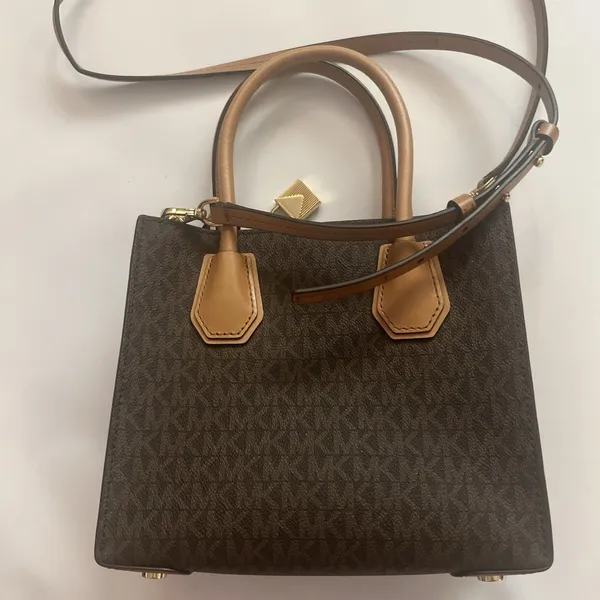 MICHAEL Michael Kors NWOT Mercer Shopper Crossbody Bag with removable strap. - Image 5
