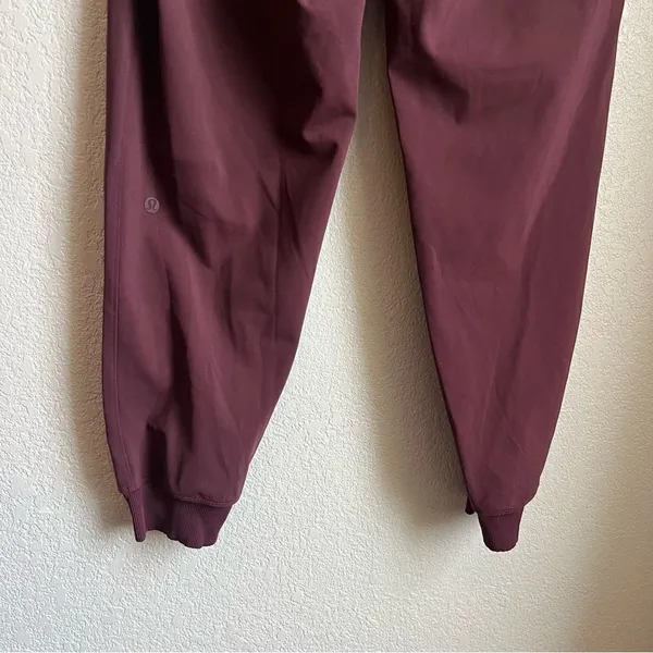 Lululemon On the Fly Jogger 28” Cassis - Image 9