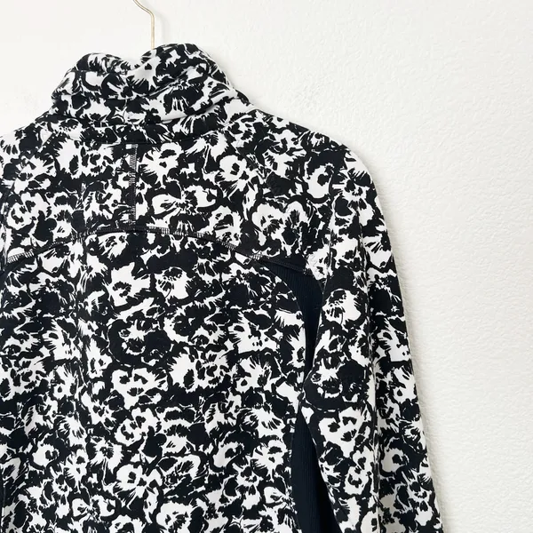 [Lululemon] Cozy Cuddle Up Fleur Sombre Floral Print Jacket Thumbholes Size 12 - Image 7
