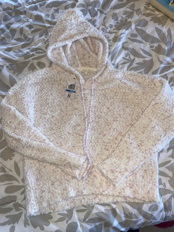 Cozy Pink Cropped Sweater - Image 3