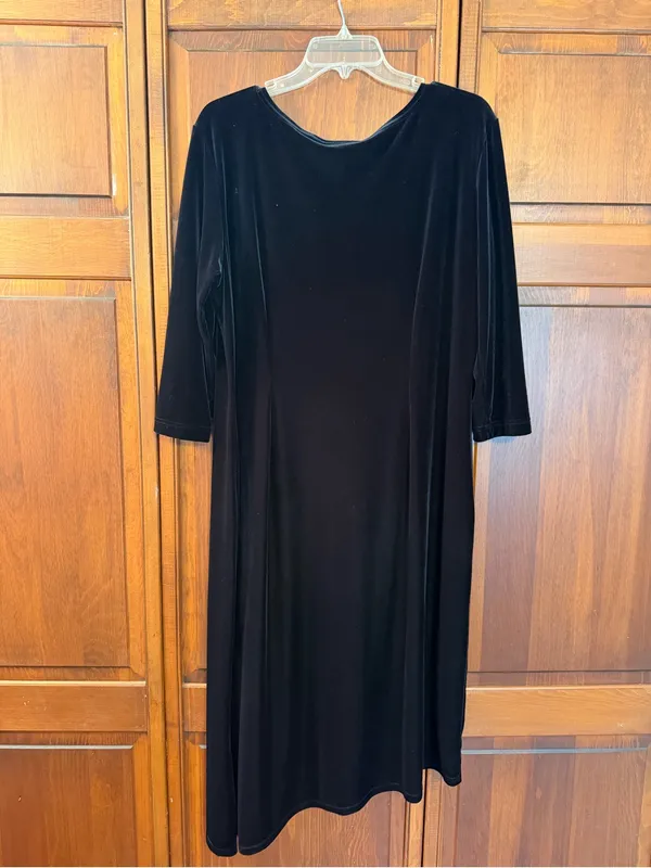Vintage Black Velvet Midi Dress with Scoop Neck - Women - Image 2
