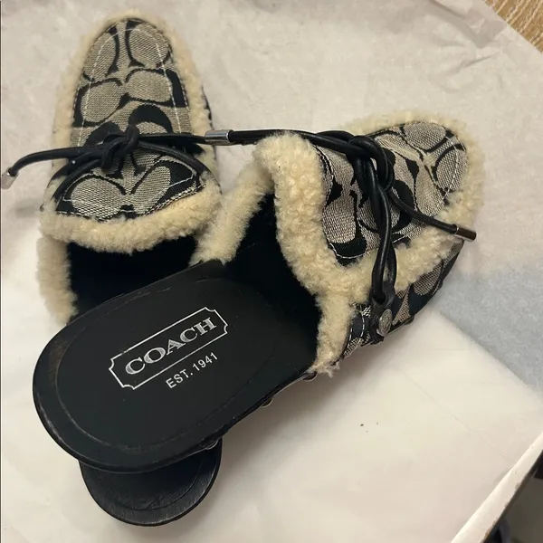 Coach Women's Black and Cream Fuzzy Slippers - Image 4