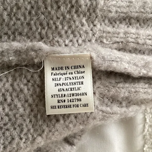 Cozy Women's Beige Crew Neck Sweater Gray Size M - Image 8