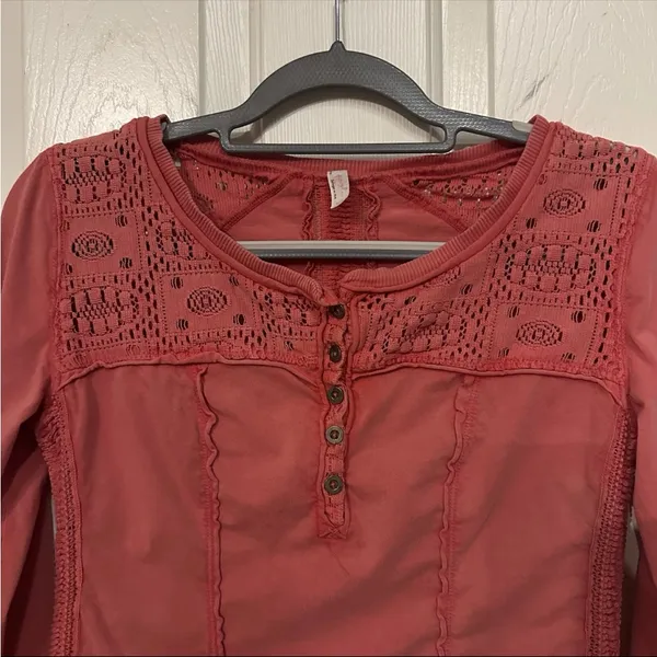 Free People Top Women's Crochet Lace Henley Long Sleeve Boho Sz M Coral Red - Image 3