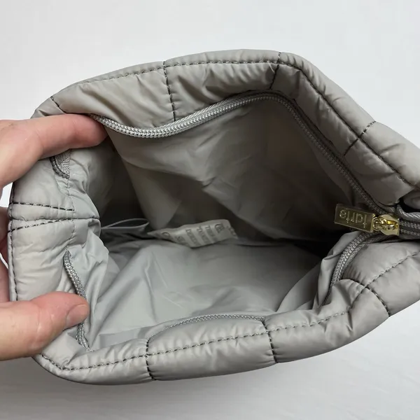 New Tarte Puffy Makeup Bag Slate Gray Quilted Cosmetic Bag 9x7 Travel Zip - Image 4
