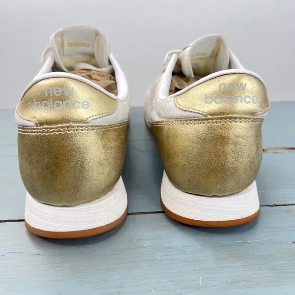 New Balance 620 Women 9.5 Sneakers Cream Gold Metallic CW620JD2 Low Top Shoes - Image 6