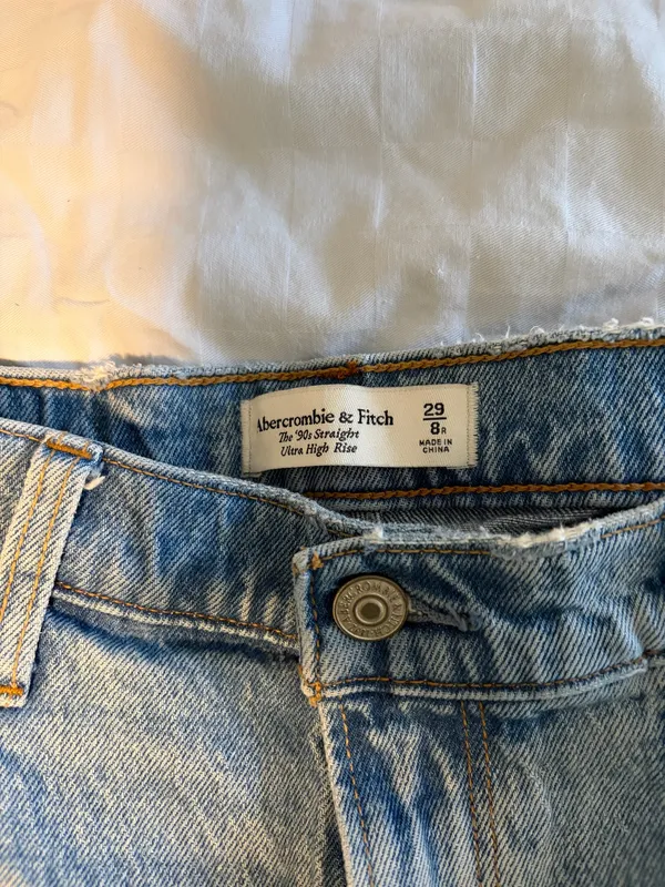 Abercrombie High-Rise Jeans 90s Straight - Image 3