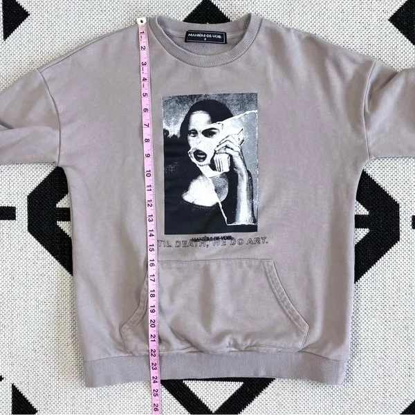 Maniere De Voir ‘Til Death, Do We Art. Crewneck Sweatshirt - Image 4