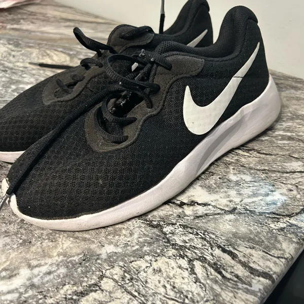 Nike Black and White Sneakers - Image 5
