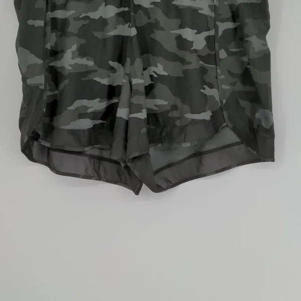 Athleta Printed Mesh Racer Run Shorts Women’s 1X Black Camo 4 Inch Lined - Image 3