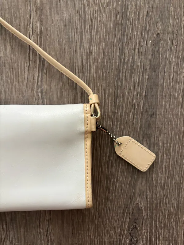 Vintage Y2k Coach White and Beige Buckle Leather Slim Wristlet Wallet - Image 6