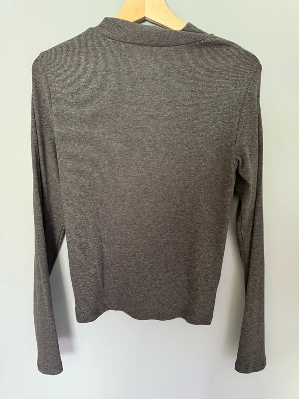 Gap Modern Rib Mockneck Cropped Shirt - Image 3
