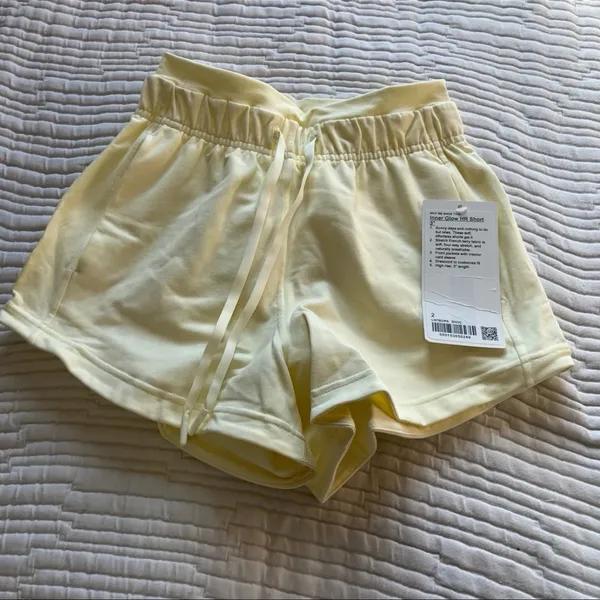 lululemon inner glow HR short 3" - Image 3