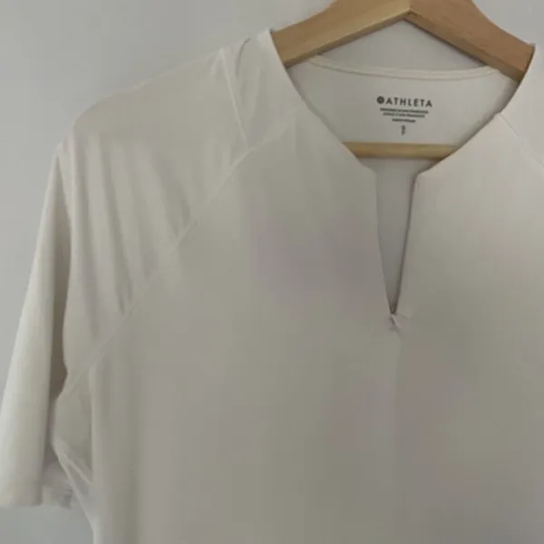 Athleta white short sleeved‎ top women's size small casual athleisure pockets - Image 3