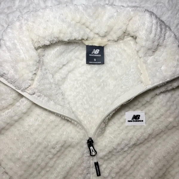 New Balance Cream Fleece Jacket *Has Small hole on Side Seam* - Image 2