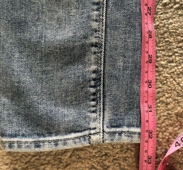 &SQIN Medium Wash Slim Leg Low Waist Ripped Jeans size 27​ - Image 4