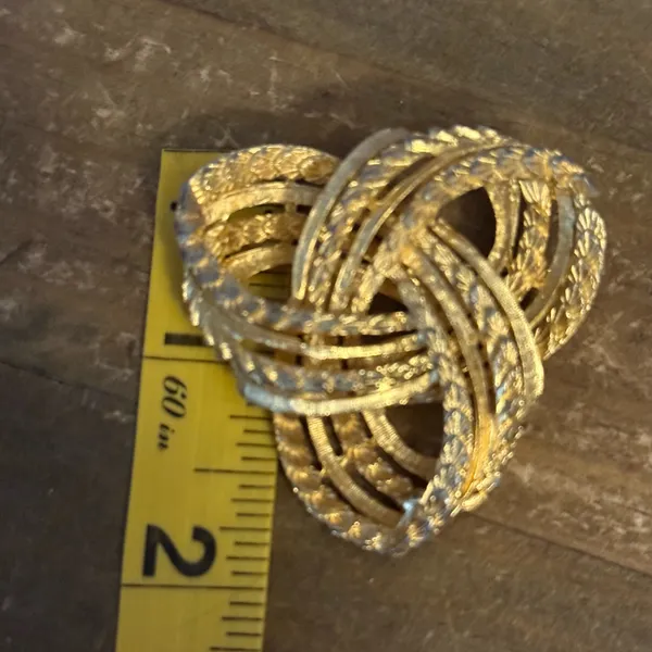 Vintage gold tone rope knot brooch - Image 2