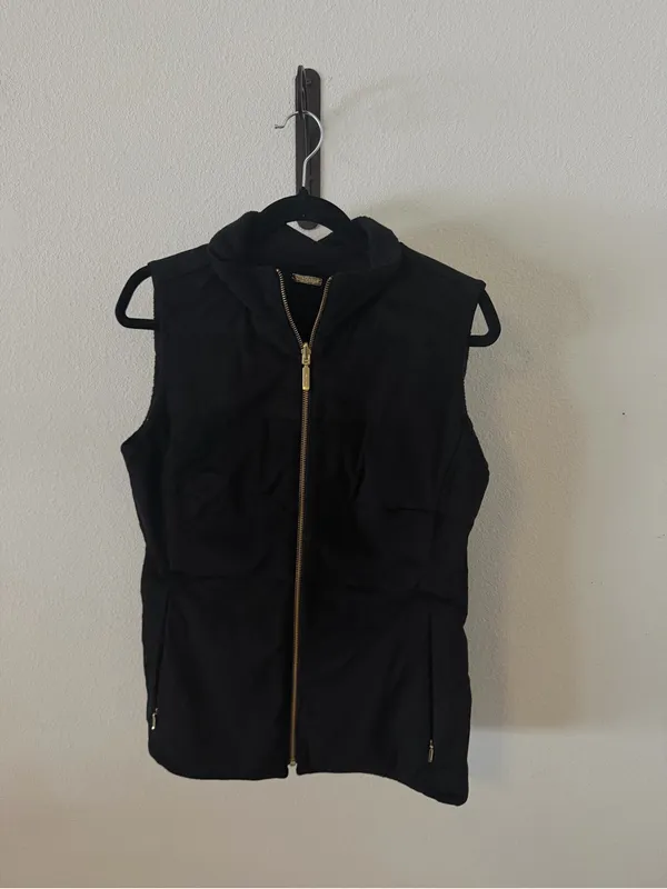NWT Lilly Pulitzer Skyden Reversible Vest Black Soft Suede and Plush Sherpa - Image 4