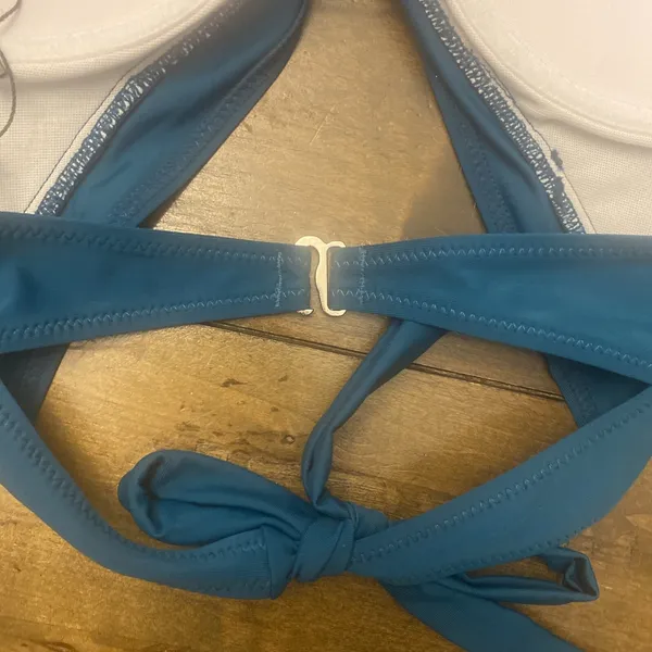 Tempt Me Blue halter‎ Bikini Top Medium full coverage cup NEW twist front swim - Image 5