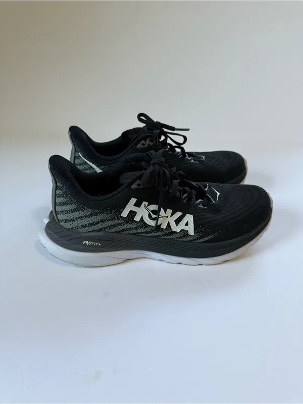 Hoka Mach 5 Black and Gray Athletic Sneakers with White Sole - Image 2