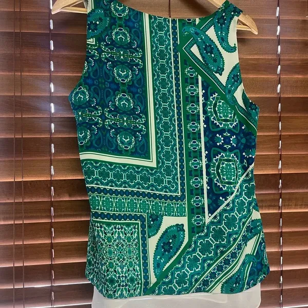 Rose & Olive Sleeveless Bandana Print Blouse | Women’s Size Medium‎ - Image 2