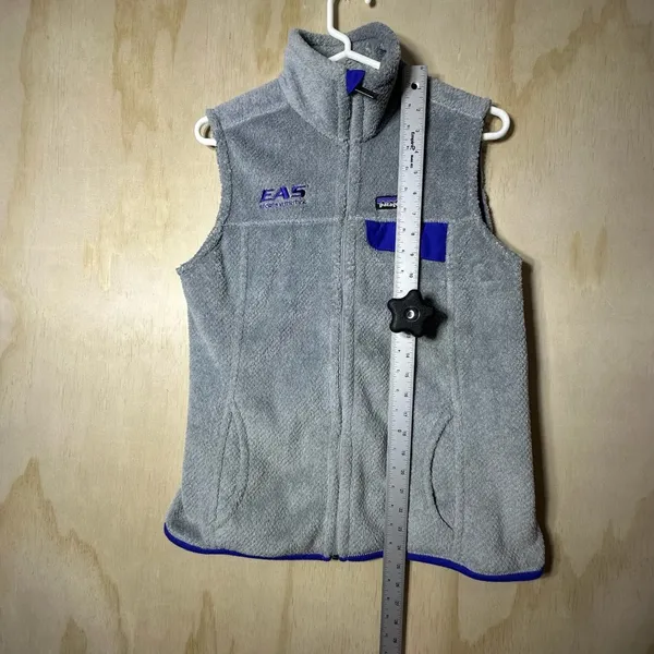 Patagonia Women’s Cozy Gray Fleece Vest‎ with Blue Detail Size Large - Image 6