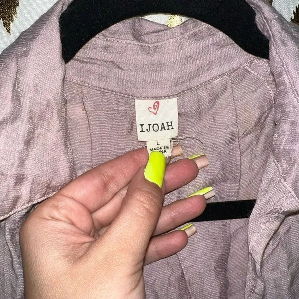 💖5/$40 Flowy knot top button up Pink Size L - Image 2