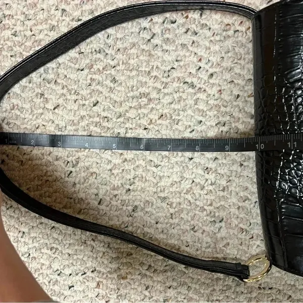 Vintage Liz Claiborne Black Vinyl Purse w front snap closure - Image 8