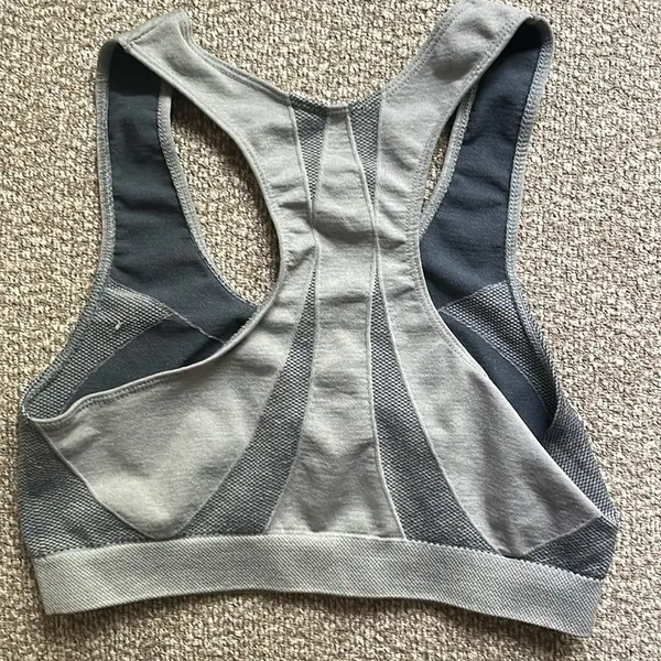 Danakin Two Toned grey Sports Bra Size M - Image 3