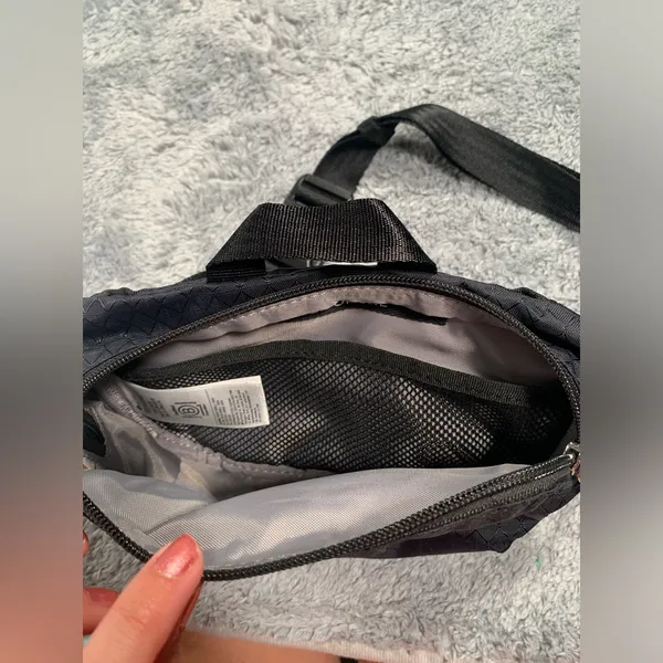 Athleta black belt bag fanny pack - Image 9