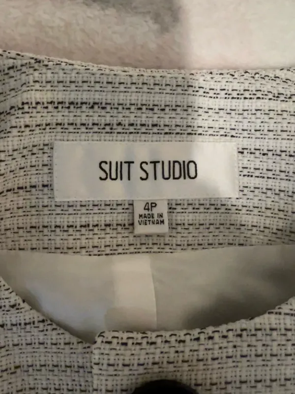 Blazer White Size 4 - Image 2