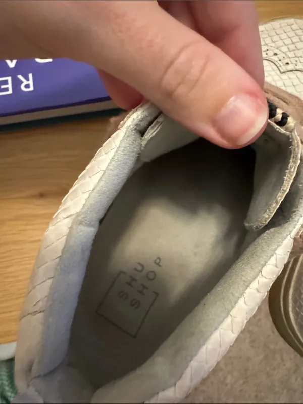 High Top Star Accent Sneakers in Cream and Taupe - Image 7