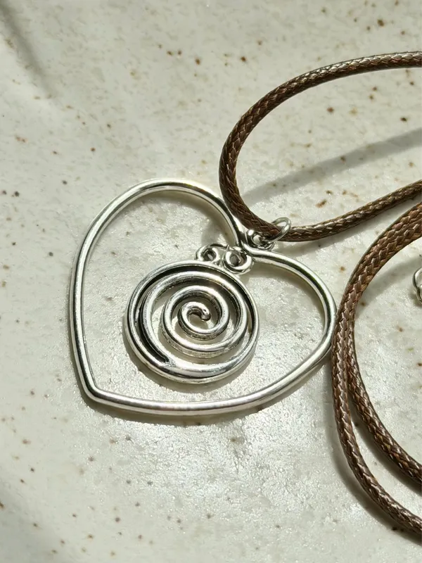 Handmade vintage antique goth style heart necklace 🙏❤️ - Image 4