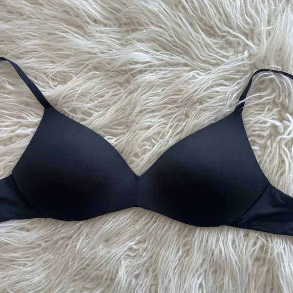 Skims Wireless Form Pushup Plunge Bra Onyx Size 32D - Image 5