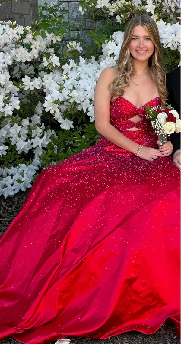 Sherri Hill Prom Dress - Image 2