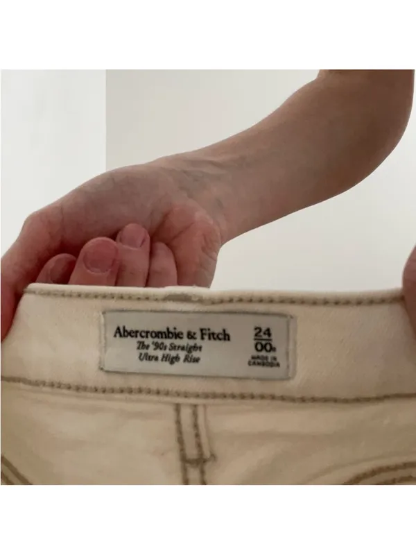 Abercrombie and Fitch Straight-Leg Cream Cargo Jeans for Women - Image 5