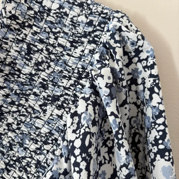 Abercrombie & Fitch Smocked‎ Top Ditsy Floral Blouson Long Sleeve Blue White M - Image 3