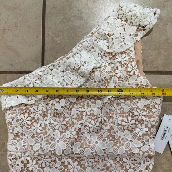 Donna Morgan White Floral Crochet Tan Lined One Shoulder Ruffle Mini Dress Sz 8 - Image 6