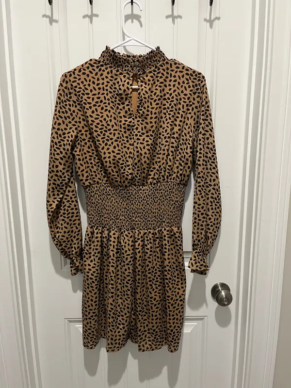 Size small knee length long sleeve dress - Image 4