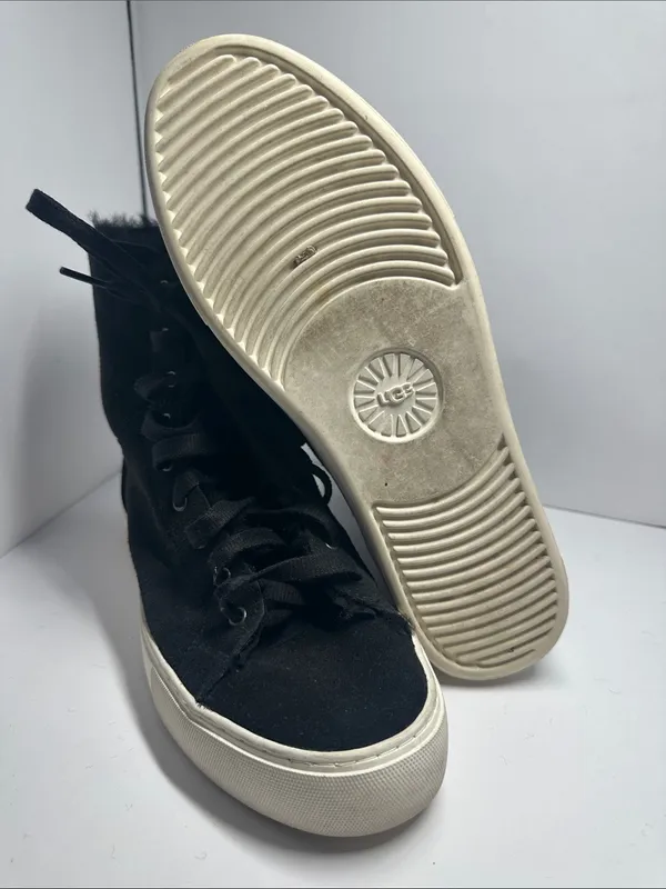 UGG Women's Beven Boot Sneaker
Size 8.5 - Image 3